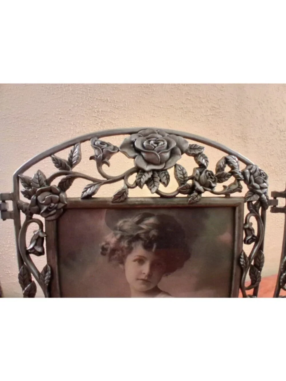 Frame Silver Pewter Victorian Style Trifold Rose Holds 5 Photos 5x7 & 2x3s Vtg